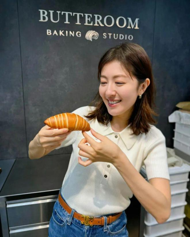 式吐司店做烘焙师新店开张获容祖儿旧爱现场支持米乐体育M6直播平台TVB离巢视后转行开日(图1)